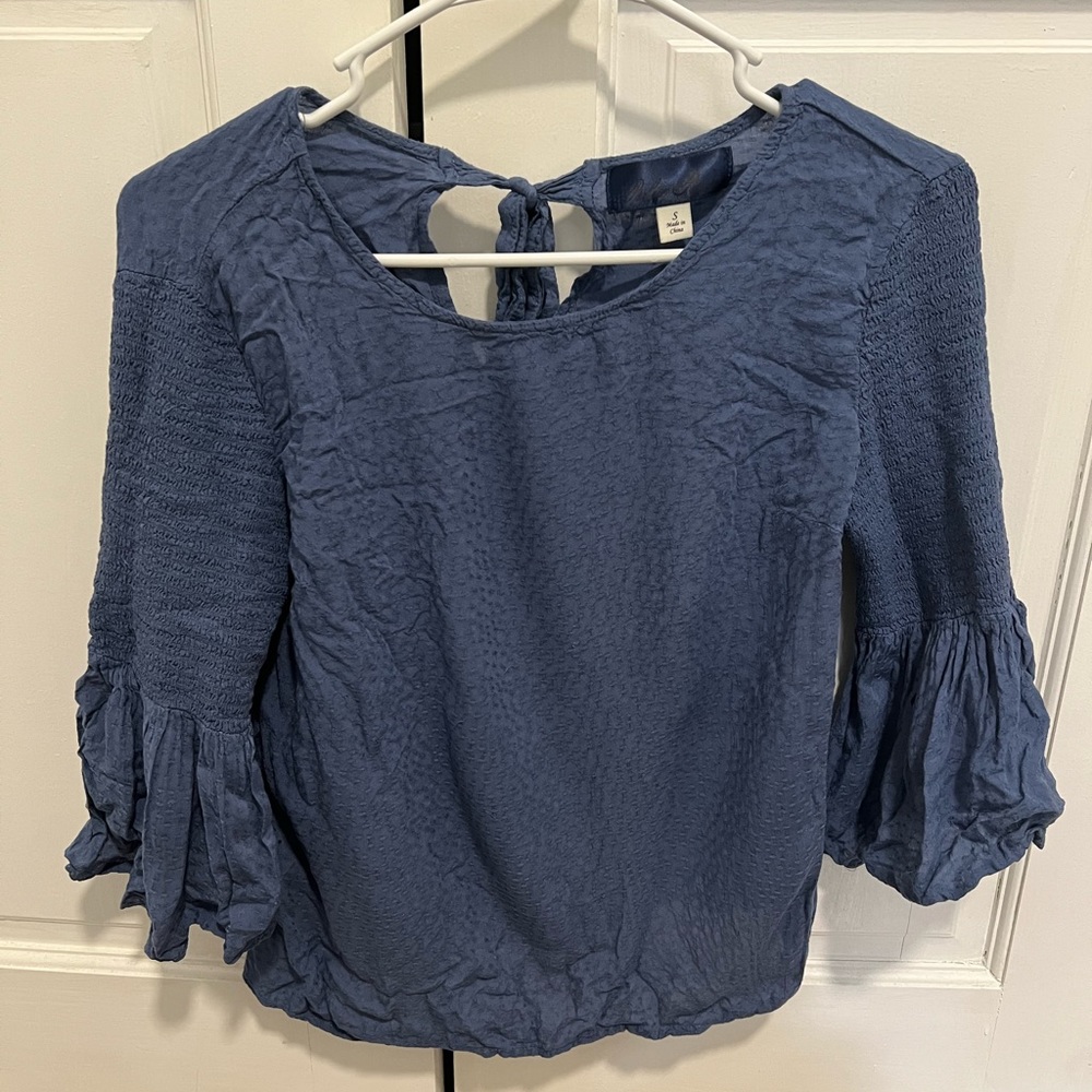 Flowy 3/4 length blue top with bell sleeves